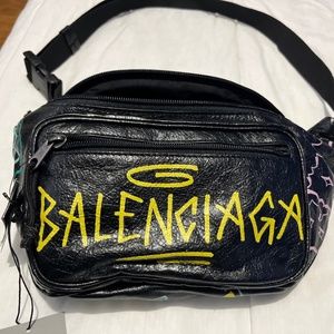 BALENCIAGA MAN BLACK FANNY PACKS  BALENCIAGA  FANNY PACKS  Antonioli